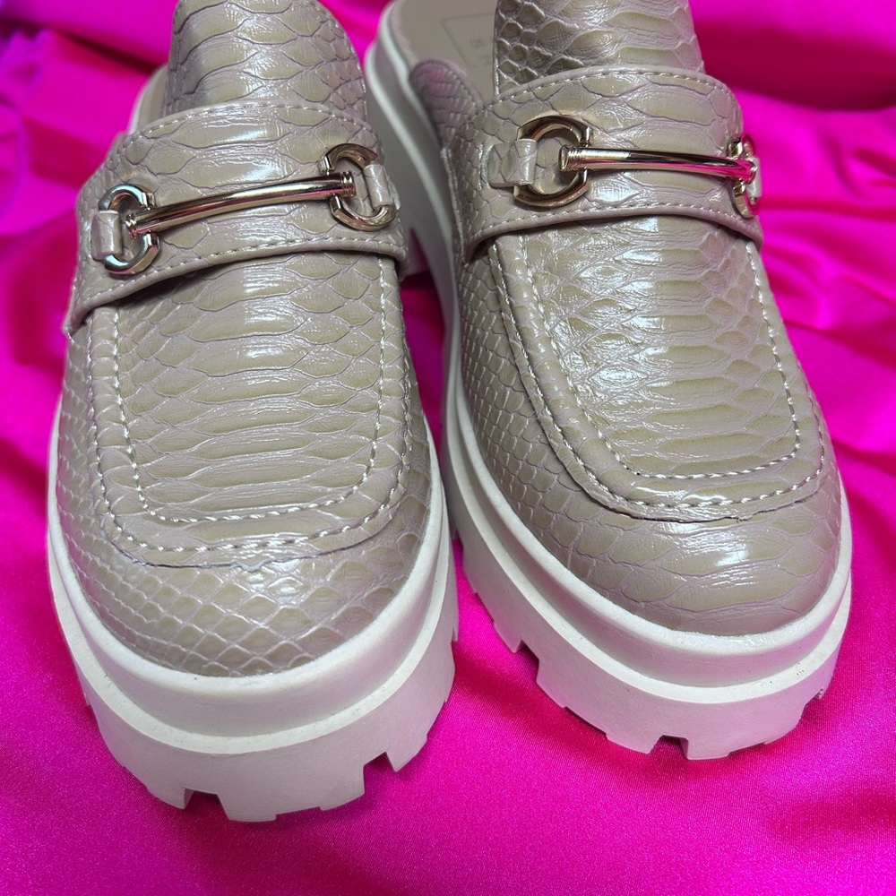 ShuShop Audra Textured Beige Loafers